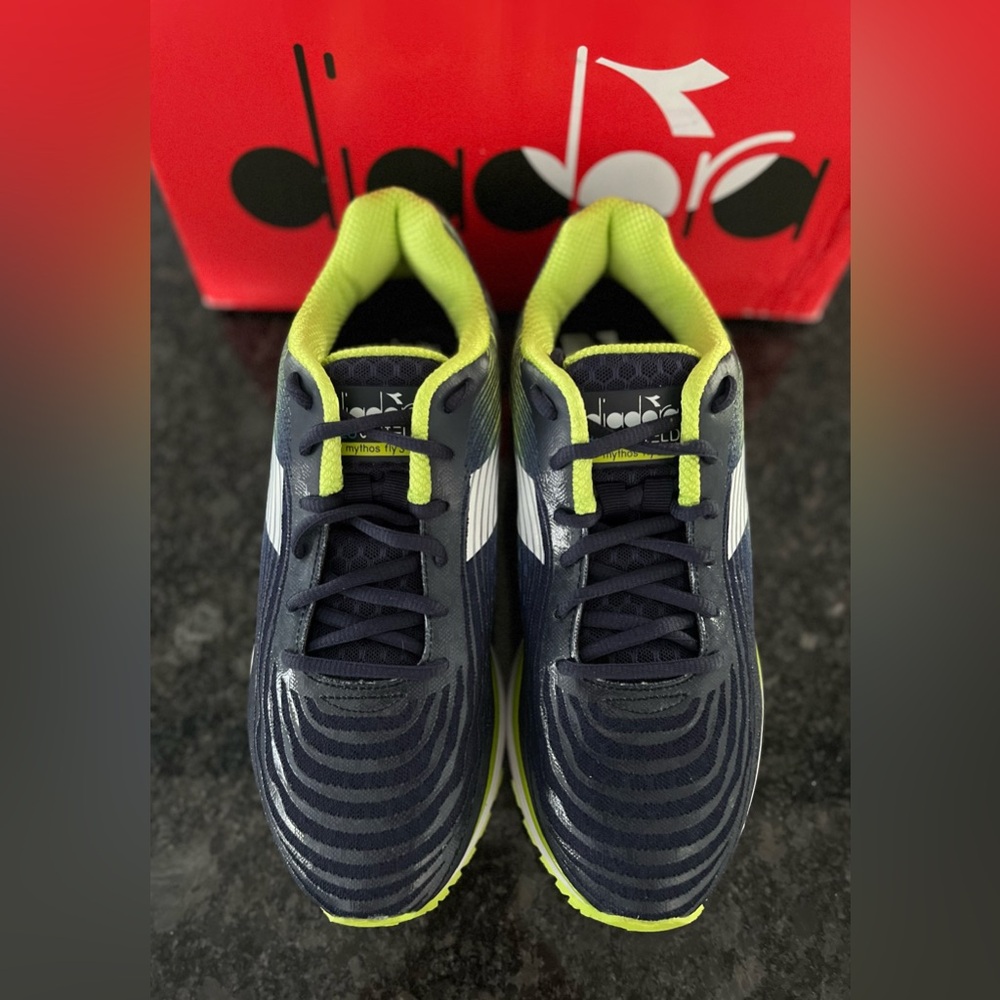 Diadora Mythos Blusheild Fly 3 Navy and Lime Athletic ShoesMens Size 8 New